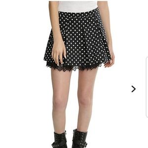 Black & White Skull Dot Pleated Skirt